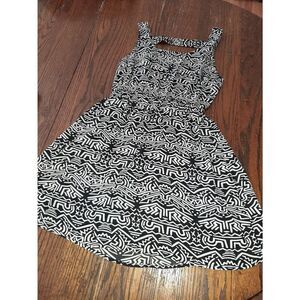 Small Forever 21 Black White Sleeveless Open Back Lined Elastic Waist Mini Dress